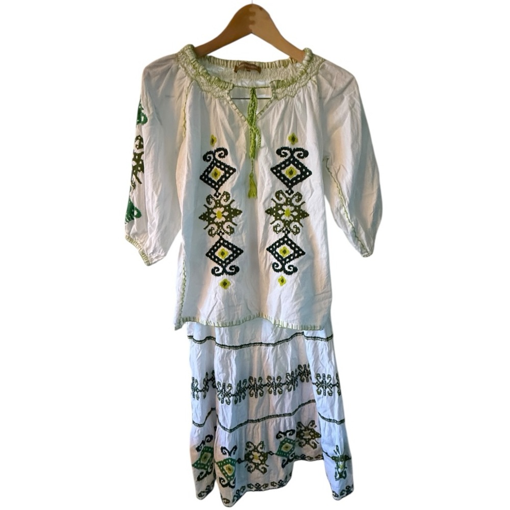 Rose and Rose Two-Piece Embroidered Set
Size Small - Picture 2 of 7